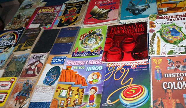 Los libros que se reciben en donación facilitarán la creación de la biblioteca del Instituto Educativo La Garita en el municipio de Los Patios. Cortesía