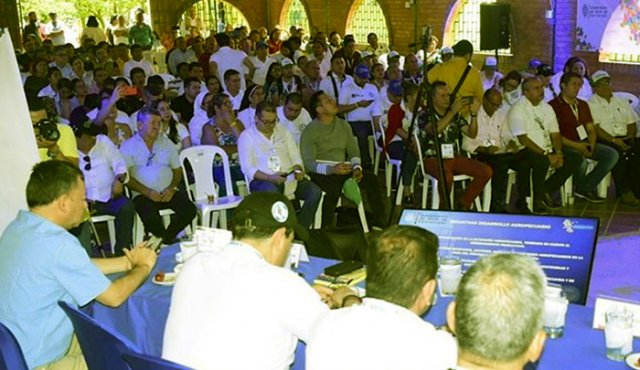 Durante su campaña, el gobernador Silvano Serrano recopiló 120 ideas, tres por cada municipio, y en cada una de las visitas las refrenda.
Cortesía