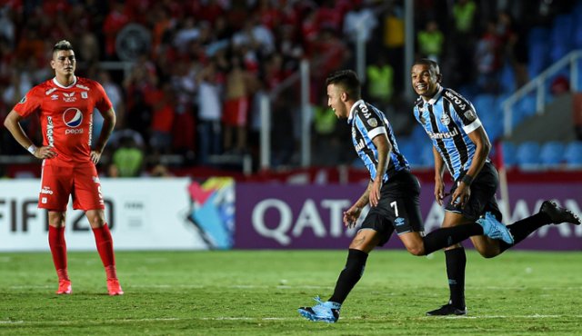 América de Cali fue derrotado por Gremio de Portoalegre 2-0 en el Pascual de Guerrero. Ahora, enfrentará por la fecha dos a Universidad Católica en tierras chilenas.
AFP