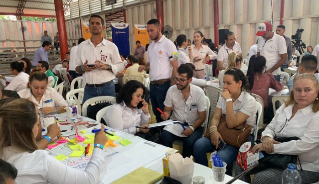 El encuentro se inició a las 12 m. @marcela_uruena