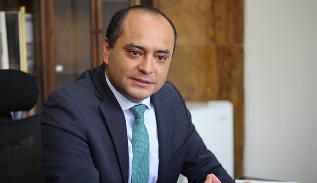 El director de crédito Público del Ministerio de Hacienda, César Arias. Colprensa