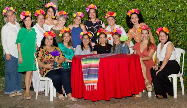 Maritza Castro, Alexandra González, Margy Rey, Ángela Mujica, Pilar Ramírez, Rossana Botta, Josefina Méndez, Pilar Serrano, Karime Sus, Bertha Ramírez, María Caludia Badillo, Claudia Castro, Adriana Sánchez, María Villamizar, Carolina Chávez y Martha Vergara.
Luis Alfredo Estévez