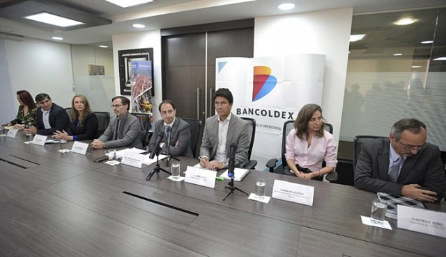 Javier Díaz, presidente de Bancóldex; el ministro de Comercio, José Manuel Restrepo; el viceministro de Turismo, Julián Guerrero, entre otros, estuvieron en el lanzamiento de la nueva línea de crédito. Ministerio de Comercio