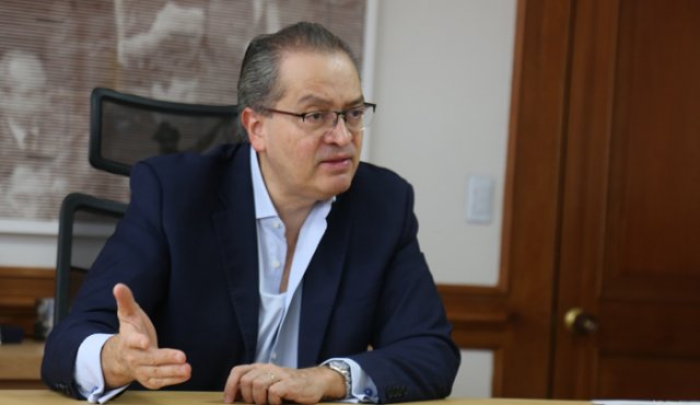 El procurador Fernando Carrillo que en Colombia "hay que pecar por exceso y no por defecto en todas las medidas de control y prevención". Colprensa