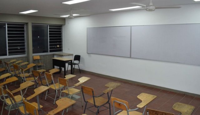 Los profesores y directivos deberán comenzar a buscar planes que les permitan a los jóvenes continuar con sus clases desde la casa. Archivo
