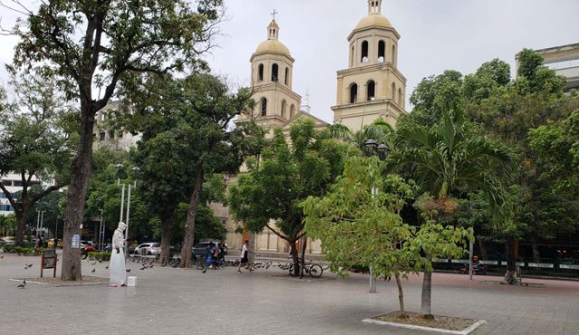 Lugares como el Parque Santander ya lucen desolados, la ciudadanía ha acatado las medidas preventivas para frenar el contagio del coronavirus. César Obando