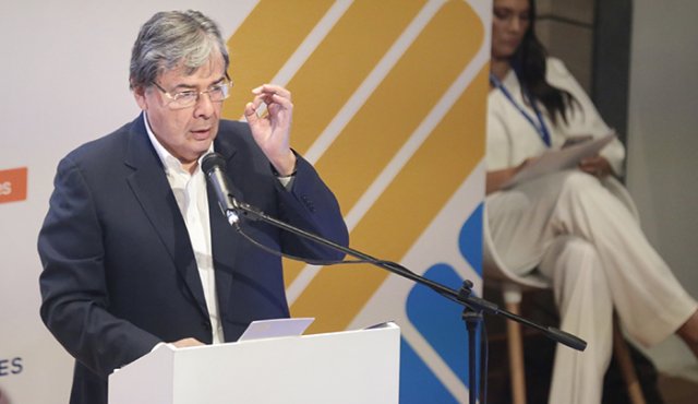 "En cuanto al Ejército Nacional contamos con 12.646 efectivos en 337 puestos de control en todo el país", Carlos Holmes Trujillo. Colprensa