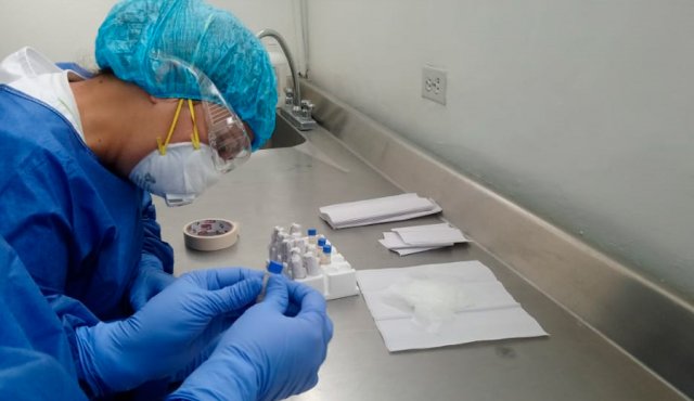 Personal del laboratorio Departamental de Salud Pública ha recogido más de 420 muestras a pacientes sospechosos de estar cotagiados por coronavirus. Cortesía