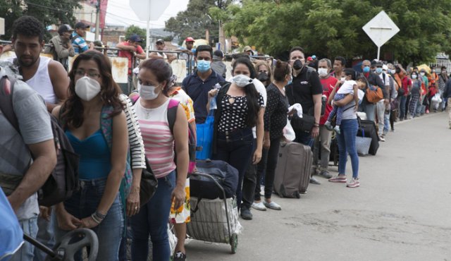 Durante una audiencia virtual convocada por el senador Antonio Sanguino y en la que participaron delegados del Gobierno, analistas y alcaldes fronterizos, se analizó la atención que se está ofreciendo a la población migrante, en medio de la emergencia del coronavirus. Archivo
