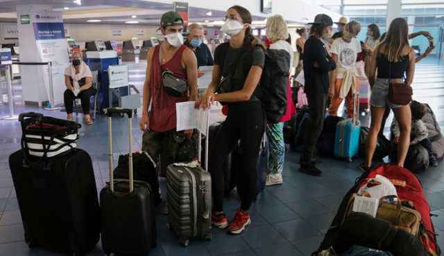 El Gobierno ha dialogado con las autoridades de los distintos países, con el fin de ayudar a colombianos afectados por restricciones internacionales. Archivo