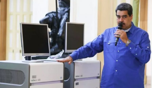 Los dos equipos ofrecidos por Nicolás Maduro son incompatibles con los tipos de pruebas, reactivos y materiales que usa Colombia. Tomada de Twitter @tmaniglia