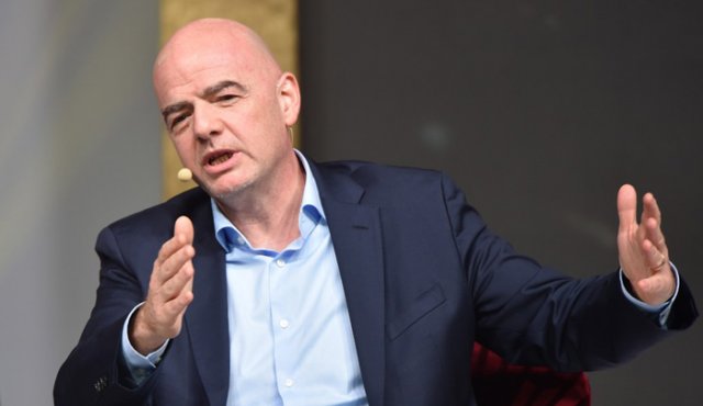 Sería totalmente irresponsable reanudar las competiciones si la situación no está con el 100% de seguridad, Según Infantino. AFP