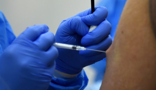 La Organización Mundial de la Salud invitó a Colombia a ser parte del equipo de países que trabaja en una vacuna contra el coronavirus. AFP