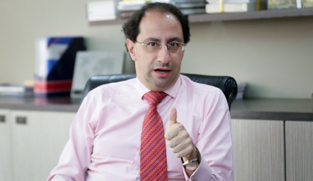 Los alcaldes serán los responsables de validar el cumplimiento de estos protocolos para evitar el aumento del contagio de la COVID-19, según el ministro de Comercio, Industria y Turismo, José Manuel Restrepo. Colprensa