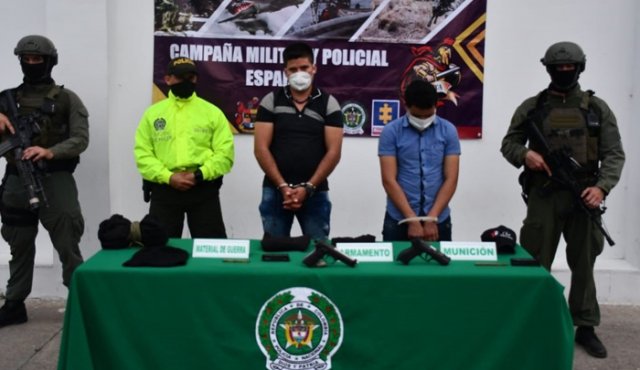 Estos hombres también serían responsables de atentados con arma de fuego, lanzamiento de artefactos explosivos y marcación con grafitis en viviendas de Ocaña y Ábrego. Policía