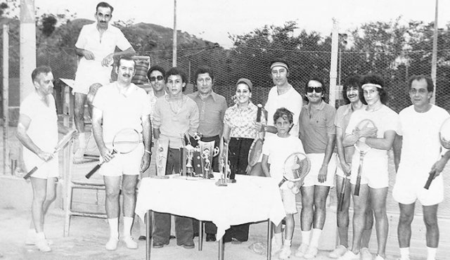 En ella recordamos de izquierda a derecha a Roger Huet, Javier Machicado, Fernando Ramírez, Camilo Avendaño, Alvaro Ríos, María Esperanza Lara, Germán Álvarez, Juan Manuel Gómez, José Eustorgio Colmenares, Pedro Moros, Álvaro Upegui y Hernando Gómez Sarmiento. Archivo La Opinión