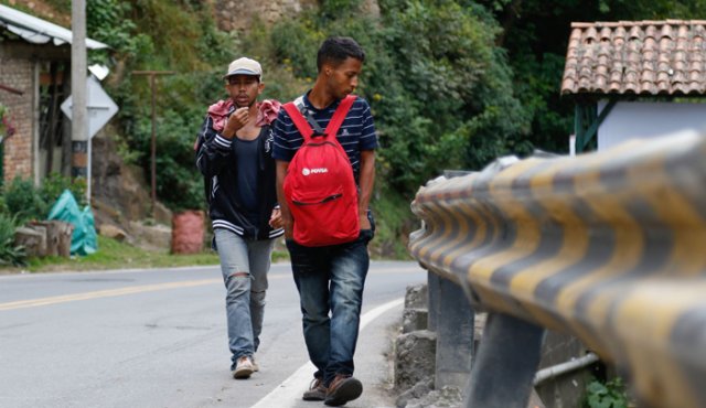 La emergencia por la COVID-19 ha provocado que Pamplona se vuelva un municipio de tránsito de migrantes que buscan retornar a Venezuela tras quedarse sin medios de vida. Colprensa
