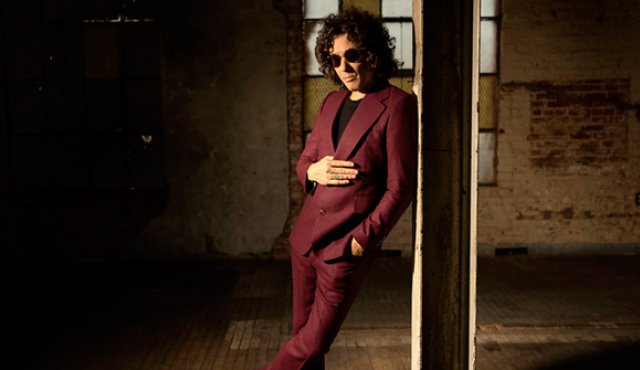 Este viernes el cantautor español lanzará su disco ‘Posible’, con 10 canciones, de las que ya ha presentado ‘Deseos de usar y tirar’, ‘Hombre de acción’, ‘Cualquiera en su sano juicio’ y ‘Las Palabras’. Colprensa