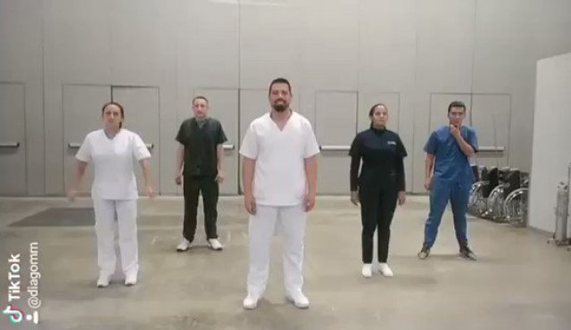 Los trabajadores publicaron tres videos en la red social TikTok. Tomada de Twitter