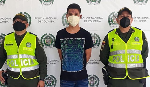 El hombre fue sorprendido por la comunidad robando y luego fue capturado por la Policía. Cortesia Policía