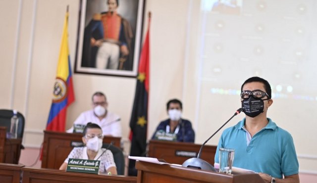 Holmer Pérez, de la junta directiva de Ascamcat, presentó ante la Asamblea una lista de propuestas que, piden, sean tenidas en cuenta en la hoja de ruta del gobernador. Cortesía para La Opinión