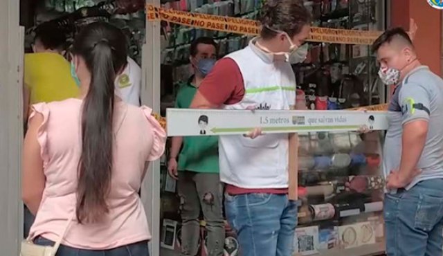 La Alcaldía de Cúcuta también adelanta la campaña ‘metros que salvan vidas’ con el fin de que los cucuteños mantengan el distanciamiento físico. Cortesía