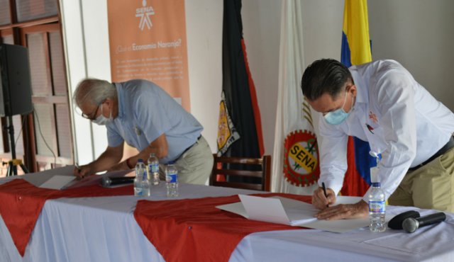 El alcalde de Cúcuta, Jairo Yáñez; y Sergio Alfonso Ramírez, director (e) de la institución en Norte de Santander. Cortesía