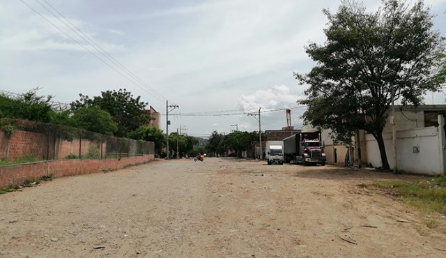En esta calle del barrio La Ínsula fue asesinado José Isidro Merchán Ortega, quien se dedicaba a la compra y venta de autopartes. La Opinión