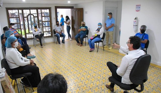 Gobernador de Magdalena visitó a familiares de víctimas de accidente de Tasajera. Colprensa
