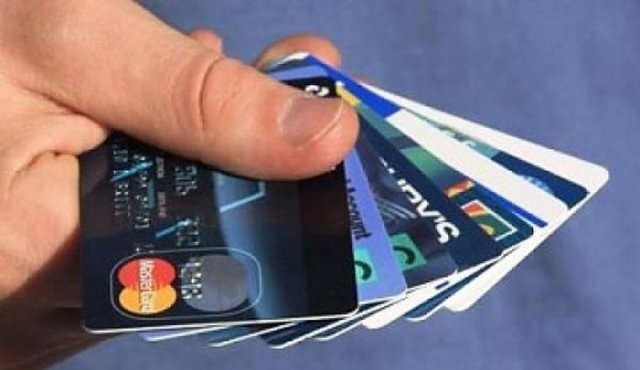 En cuanto a los productos de crédito, estos llegaron a 13 millones de adultos. Archivo