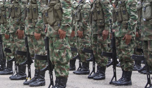 Hay casos de militares activos que se encuentran en hospitalización y otros que permanecen en la UCI. Archivo