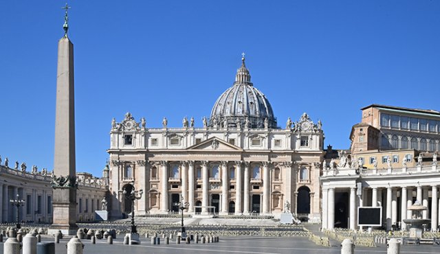 Los documentos publicados el jueves no proponen nuevas reglas, ni pretenden que la justicia de la Iglesia católica reemplace a la justicia civil, subraya el Vaticano. AFP