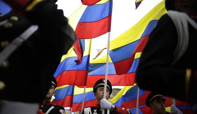 Desfile de bandas de guerra por la carrera séptima hasta la Plaza de Bolívar. Colprensa