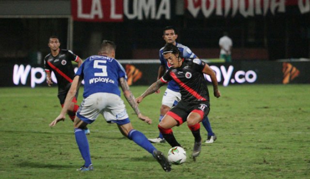 Jhoan ‘peluca’ Arenas no mostró su mejor versión futbolística en los tres partidos que ingresó como emergente. Desde la llegada del uruguayo Jorge Artigas al banco técnico, Arenas no jugó. Archivo La Opinión
