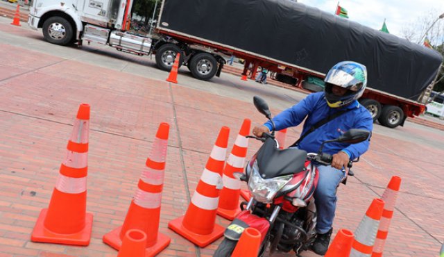 En conjunto, las autoridades viales han venido desarrollando diferentes campañas de prevención para lograr mayor conciencia de precaución por las carreteras de la región: Cortesía para La Opinión