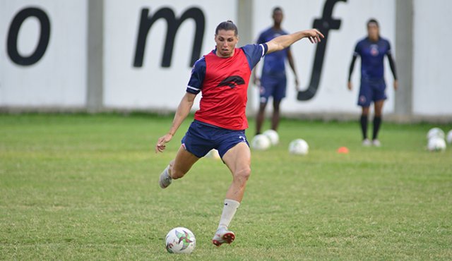 Agustín Vuletich junto a Matías ‘Coquito’ Rodríguez son los dos únicos extranjeros (ambos argentinos) de la lista de 23 jugadores que entrenan con el equipo. Tres futbolistas de la categoría Sub-20 ascendieron al plantel profesional. Archivo / La Opinión