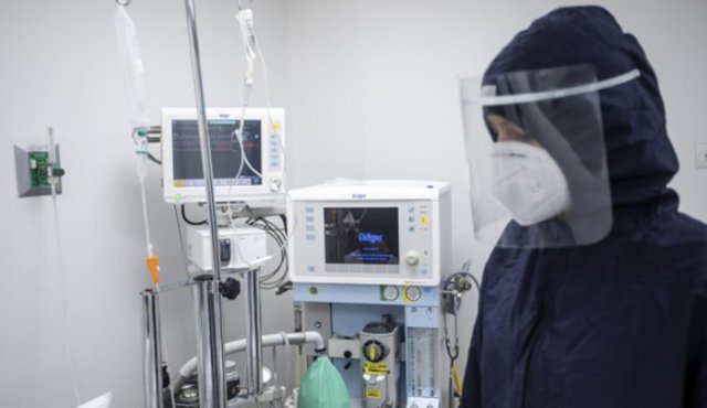 Al no estar intubados, los pacientes que entran a las Ucre no deben permanecer sedados. Eso se traduce en que tienen menos afectaciones como pérdida de masa muscular. Camilo Suárez - El Colombiano