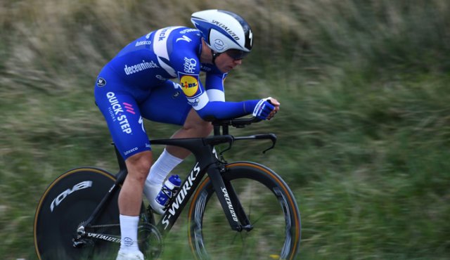 El ciclista de 23 años tiene múltiples lesiones en la cabeza y el pecho. AFP