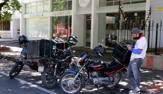Los motorizados que prestan el servicio de domicilios en la ciudad pidieron mayores garantías de seguridad a la Policía y a la Alcaldía. Juan Pablo Cohen