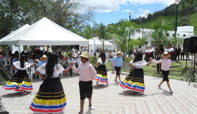 Las ferias y los eventos con aglomeraciones están prohibidos. Sin embargo, se permitirá el piloto de ferias empresariales, a petición de los alcaldes locales al Ministerio del Interior. Archivo