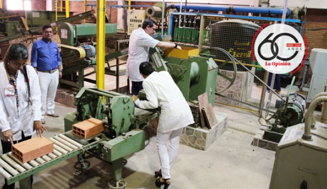 Las eficiencias en producción no solo se logran con tecnología, se logran con conocimiento. Archivo La Opinión