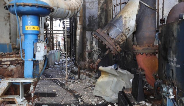 Maduro suele denunciar ataques armados, negados por sus adversarios, ante eventos como los masivos apagones que paralizaron Venezuela a lo largo de 2019 y acusa frecuentemente a Colombia y EEUU de prepararlos. Estos son los daños en la refinería Amuay, tras la explosión. AFP