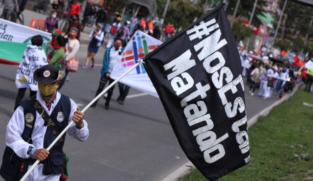 La madre era beneficiaria del programa Programa Nacional Integral de Sustitución de Cultivos Ilícitos (PNIS) y la familia hacía parte de la junta de acción comunal de la vereda Llanos del Tigre.
Colprensa