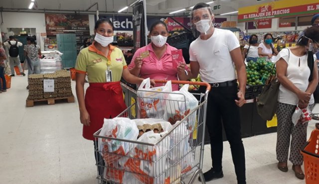 La plataforma MOVii ofrece en su alianza con Tiendas Ara la opción de invertir los recursos del subsidio para enviar mercados a sus familiares en otras ciudades del país. Archivo