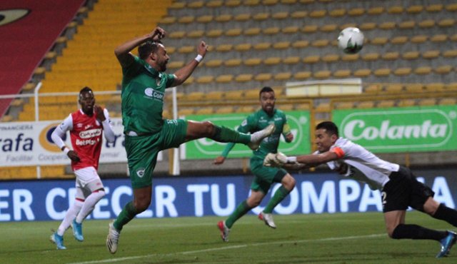 La Equidad empató sobre el final a Santa Fe con el VAR como figura. Tomada de Twitter @Equidadfutbol