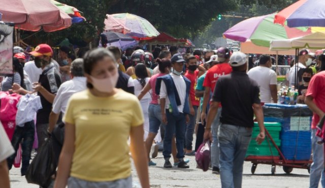 La indisciplina se sigue viendo en Cúcuta, se presentan constantes aglomeraciones en el centro de la ciudad. Alfredo Estévez / La Opinión