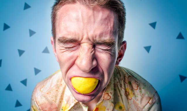 Gratisografphy (http://www.gratisography.com/) es un banco de imágenes creado por Ryan McGuire de Bell Design, está llena de fotos divertidas y de muy buena calidad. Actualiza la página con nuevas fotos semanalmente. Ryan McGuire