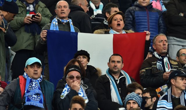 Antes de iniciar el partido se guardó un minuto de silencio. AFP
