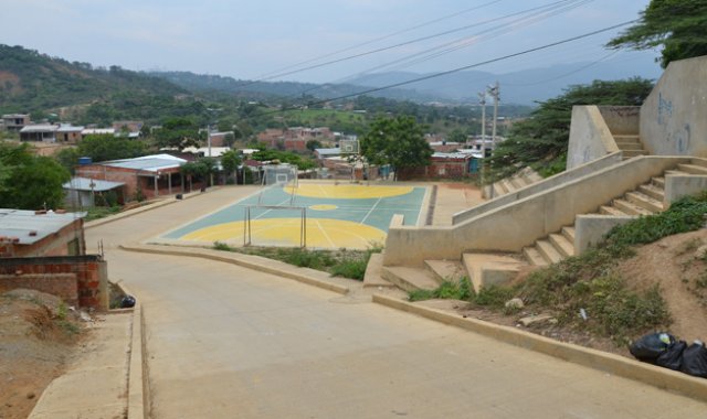 Nueva Esperanza fue el primer barrio de cúcuta beneficiado con el programa del BID. Allí se construyó un polideportivo, se pavimentaron algunas vías y se instalaron redes de acueducto y alcantarillado. Archivo