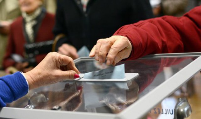 Sería la primera vez en la historia francesa que el Frente Nacional gobierna una región, 18 meses antes de la presidencial de 2017 que la líder de la ultraderecha francesa considera hoy a su alcance. Internet
